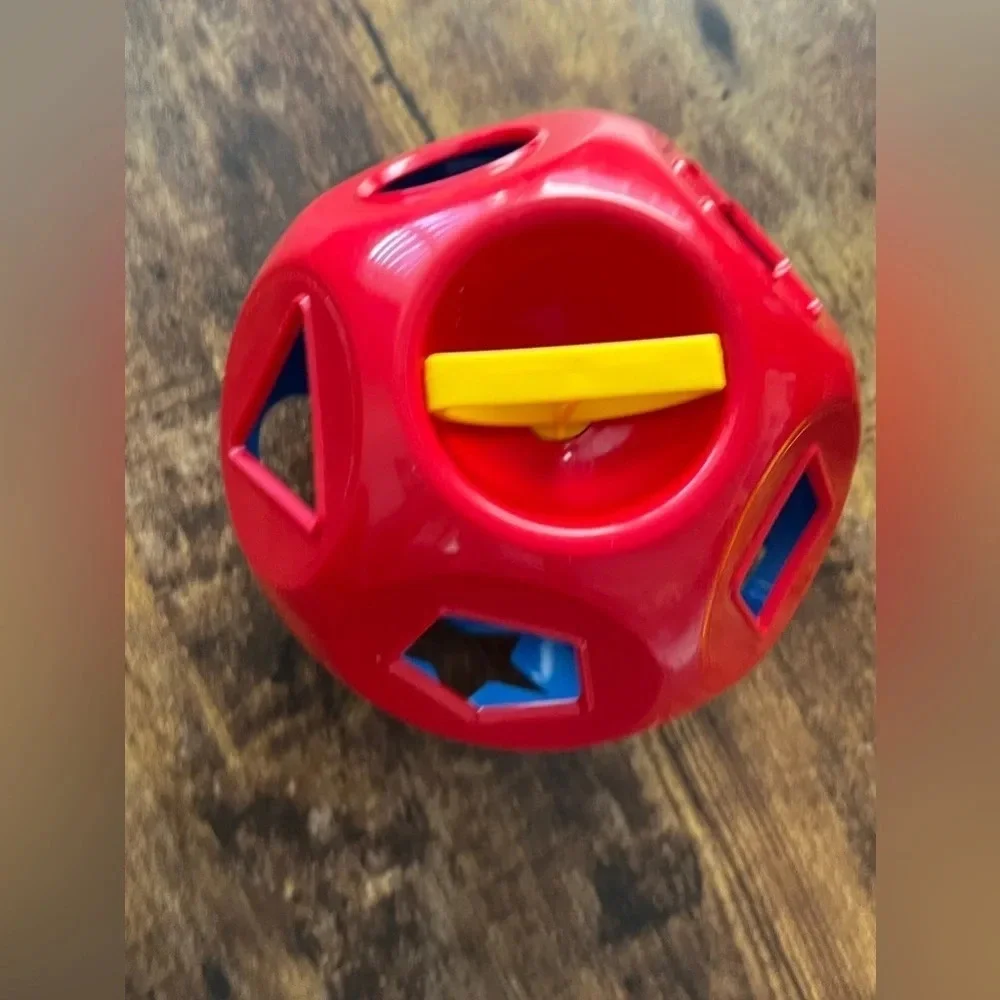 Tupperware | Shape-O children’s toy.